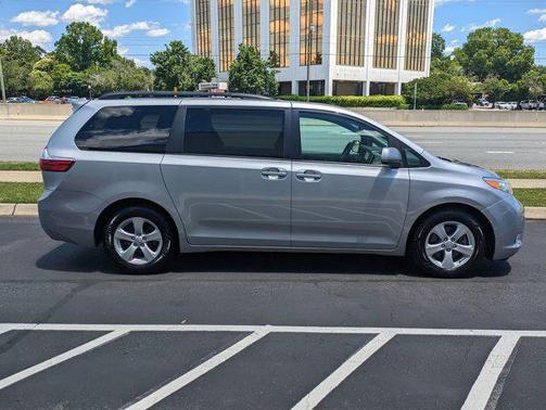 2017 Toyota Sienna LE