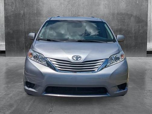 2017 Toyota Sienna LE