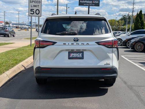 2022 Toyota Sienna XLE 8 Passenger