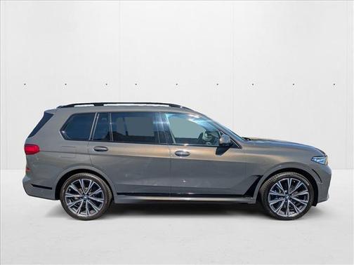 2022 BMW X7 M50i
