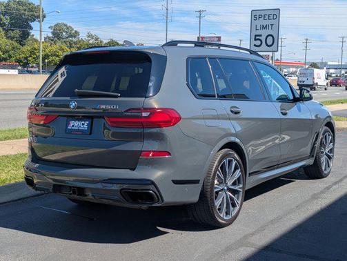 2022 BMW X7 M50i