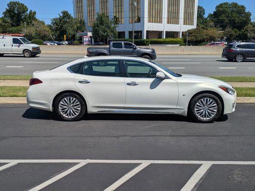 2015 INFINITI Q70L 3.7