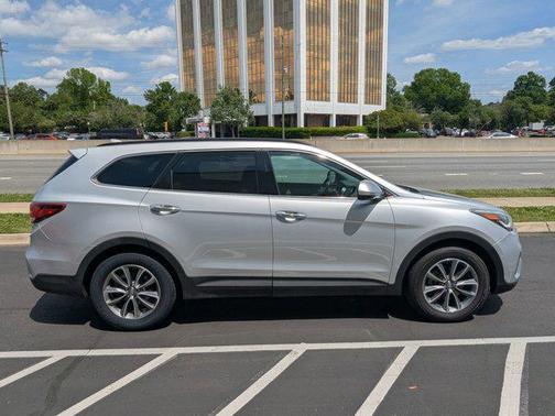 2017 Hyundai SANTA FE SE