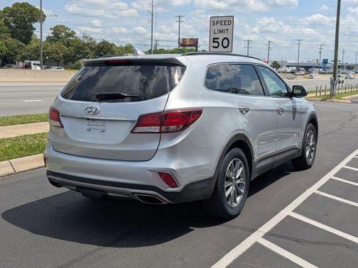 2017 Hyundai SANTA FE SE
