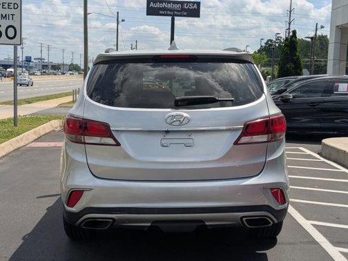 2017 Hyundai SANTA FE SE