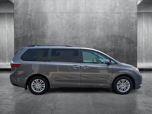 2017 Toyota Sienna XLE Premium