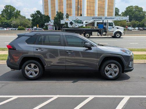 2022 Toyota RAV4 Hybrid LE