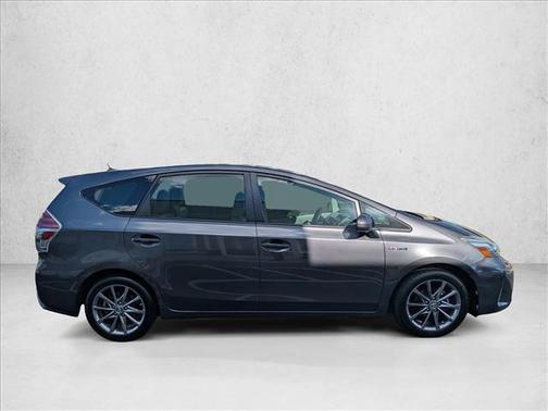 2016 Toyota Prius v Five