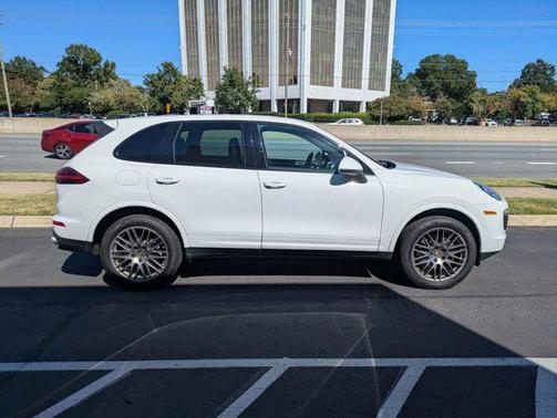 2017 Porsche Cayenne Platinum Edition