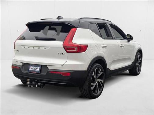 2022 Volvo XC40 T5 R-Design