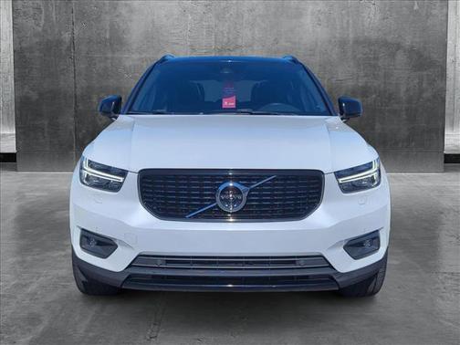 2022 Volvo XC40 T5 R-Design