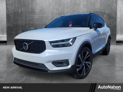2022 Volvo XC40 T5 R-Design