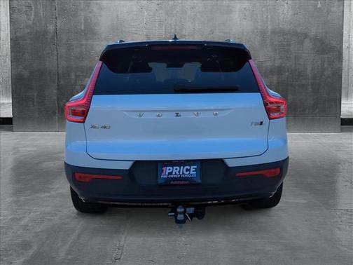 2022 Volvo XC40 T5 R-Design