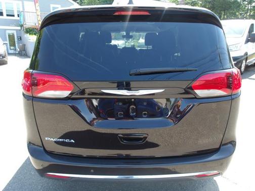 Dark Cordovan Pearlcoat 2018 Chrysler Pacifica Touring-L