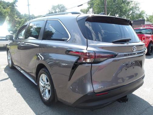 Predawn Gray Mica 2024 Toyota Sienna XLE