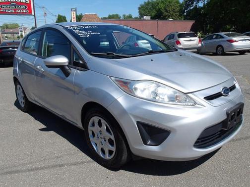 Ingot Silver Metallic 2012 Ford Fiesta SE