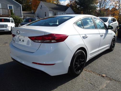 2018 Hyundai ELANTRA SE
