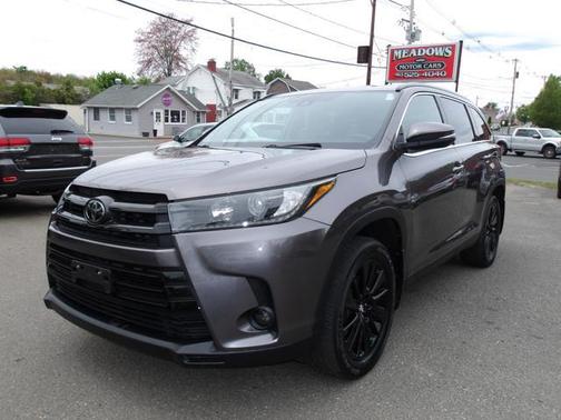 Charcoal 2019 Toyota Highlander SE