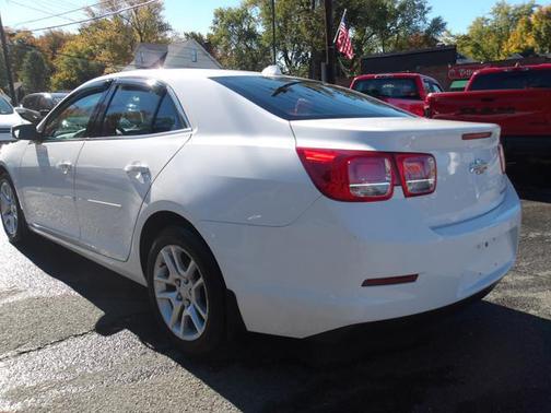 White 2014 Chevrolet Malibu 1LT