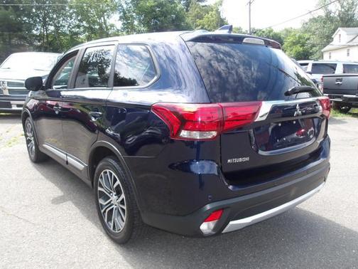 2017 Mitsubishi Outlander ES