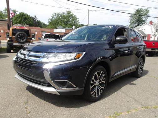 2017 Mitsubishi Outlander ES