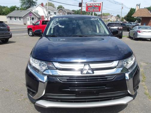 2017 Mitsubishi Outlander ES