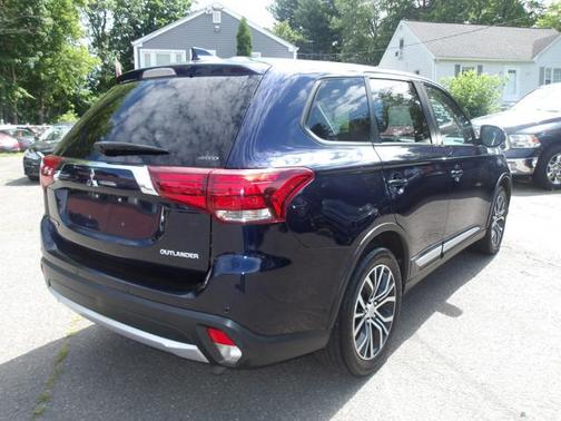 2017 Mitsubishi Outlander ES