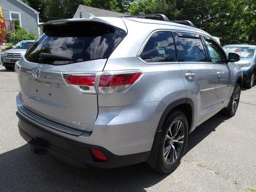 Silver Sky Metallic 2016 Toyota Highlander XLE