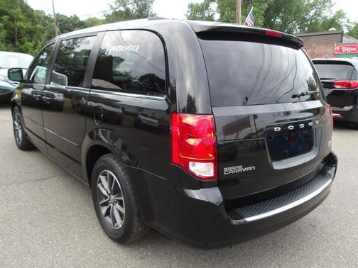Black Onyx Crystal Pearlcoat 2017 Dodge Grand Caravan SXT