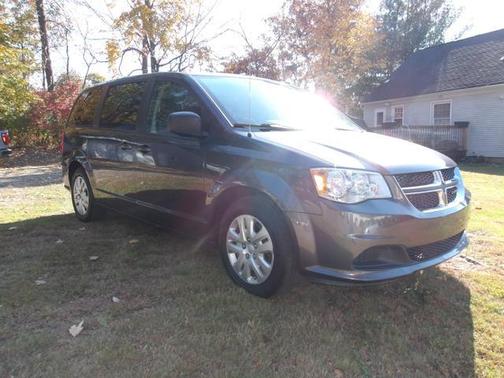 Granite Pearlcoat 2018 Dodge Grand Caravan SE