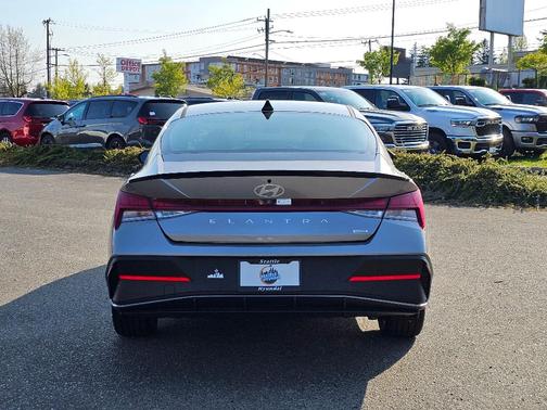 2025 Hyundai ELANTRA HEV SEL