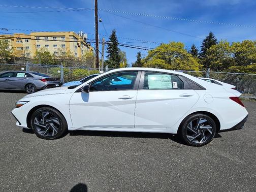 2025 Hyundai ELANTRA HEV SEL Sport