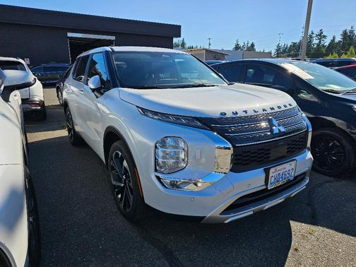 2023 Mitsubishi Outlander SE