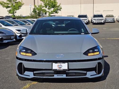 2025 Hyundai IONIQ 6 SE Standard Range