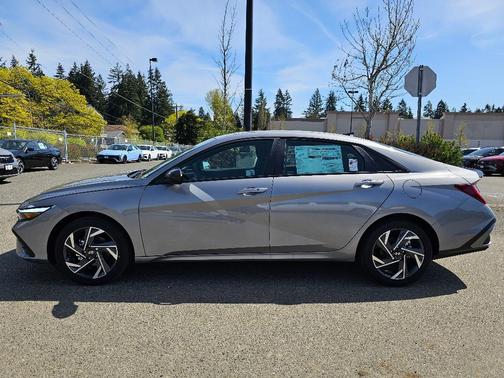 2025 Hyundai ELANTRA HEV SEL Sport