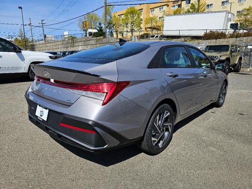2025 Hyundai ELANTRA HEV SEL Sport