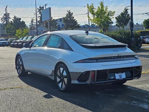 2025 Hyundai IONIQ 6 SE Standard Range