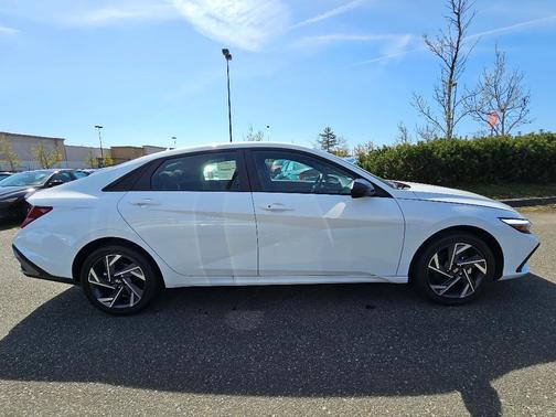 2025 Hyundai ELANTRA HEV SEL Sport