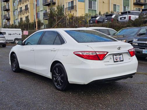 Super White 2016 Toyota Camry LE