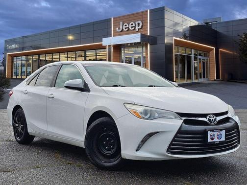 Super White 2016 Toyota Camry LE