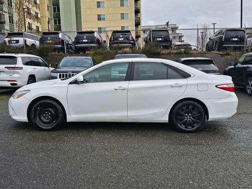 Super White 2016 Toyota Camry LE