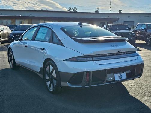 2025 Hyundai IONIQ 6 SE