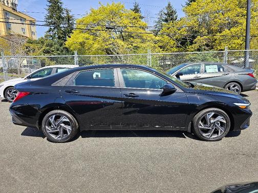 2025 Hyundai ELANTRA HEV SEL Sport
