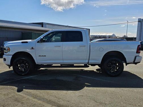 Bright White Clearcoat 2022 RAM 2500 Big Horn