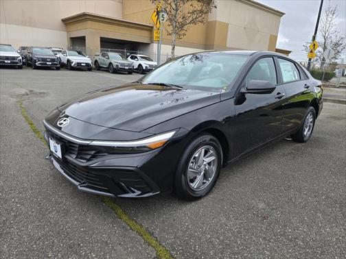Black 2026 Hyundai ELANTRA SE