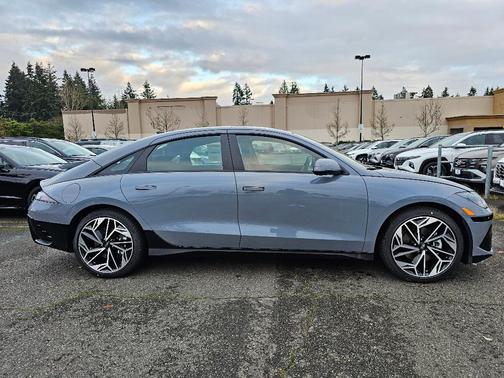 2025 Hyundai IONIQ 6 SEL