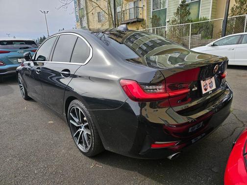 Black Sapphire Metallic 2019 BMW 330 i