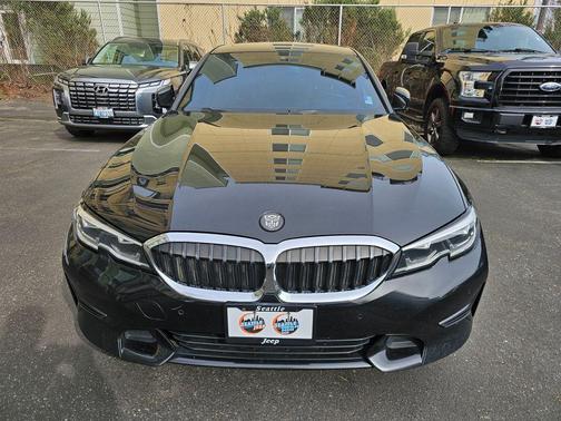 Black Sapphire Metallic 2019 BMW 330 i