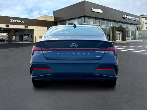 2025 Hyundai ELANTRA HEV SEL