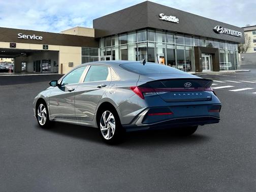 2025 Hyundai ELANTRA HEV SEL